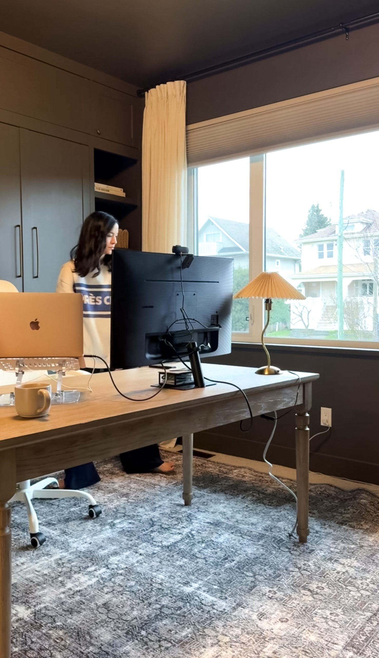setting up a realistic view of a desk in the middle of an office
