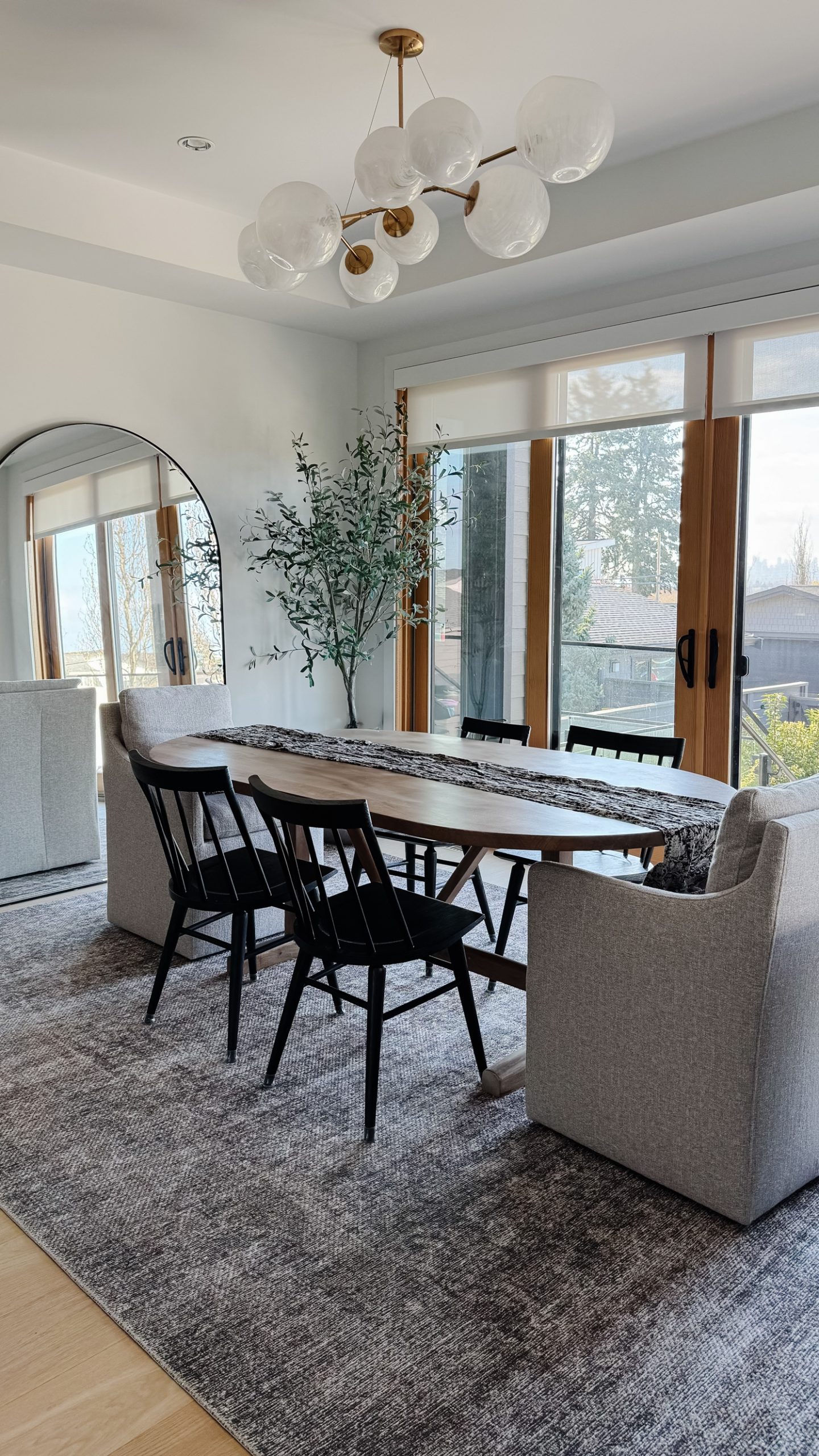 Making your room look bigger by using an oversized mirror, which is in this dining room.